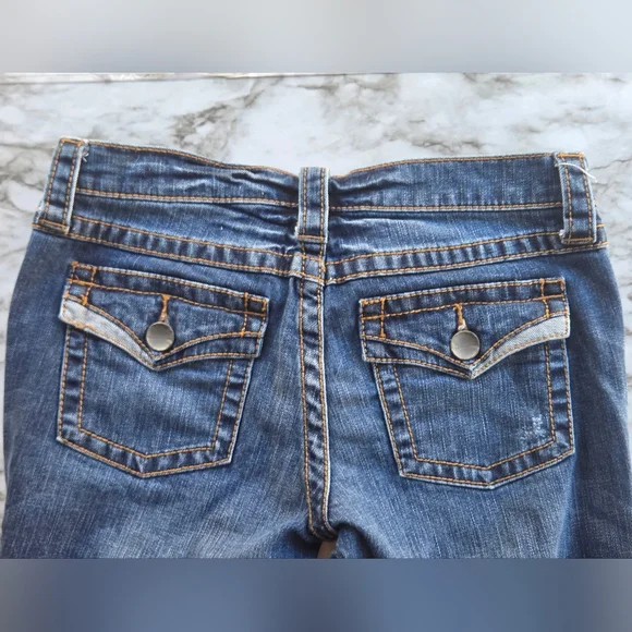 LONDONJEAN VS Low 5 Flap Distressed Jeans - Picture 11 of 14